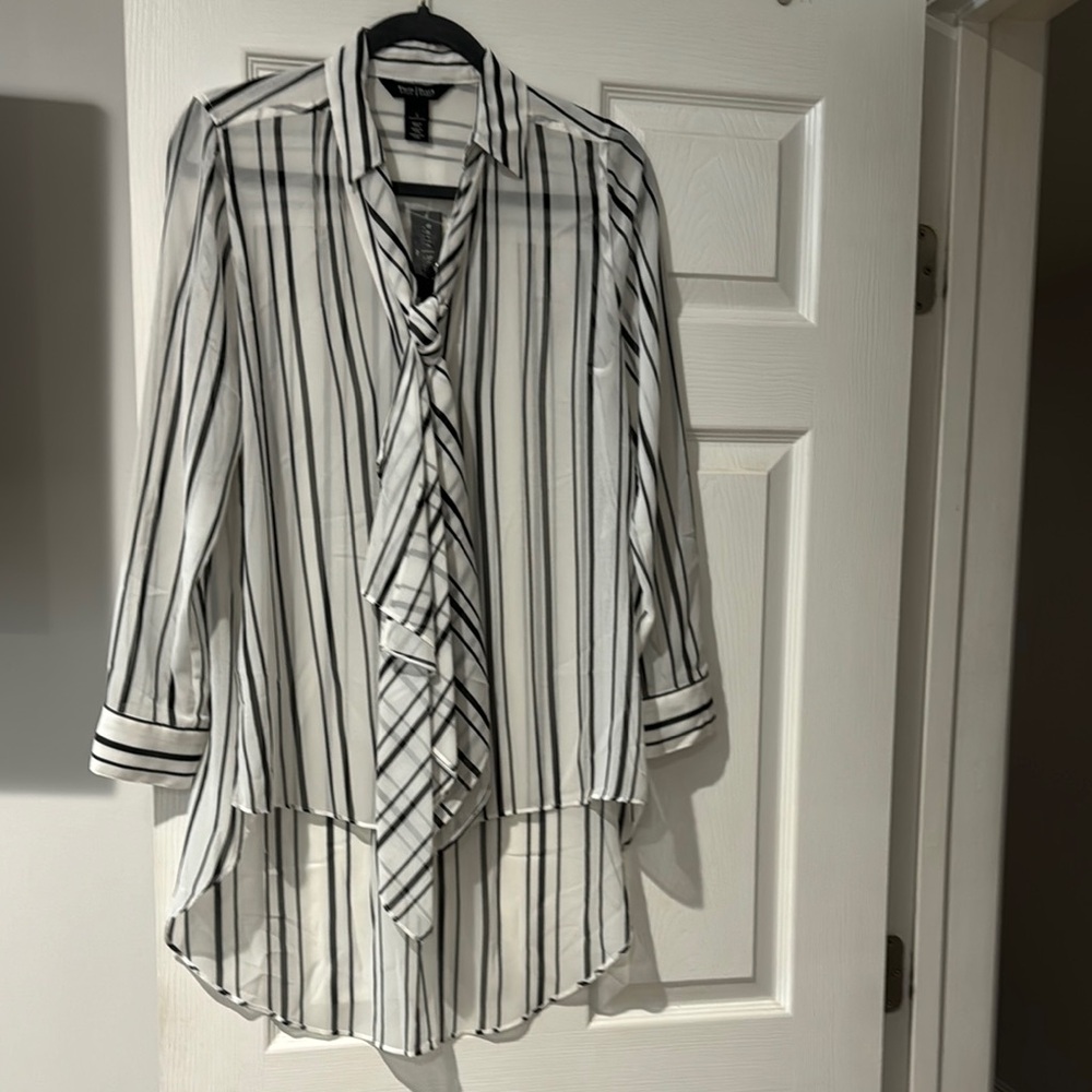 White House black market Monochrome Striped Blouse size 2- one xs - Picture 3 of 11